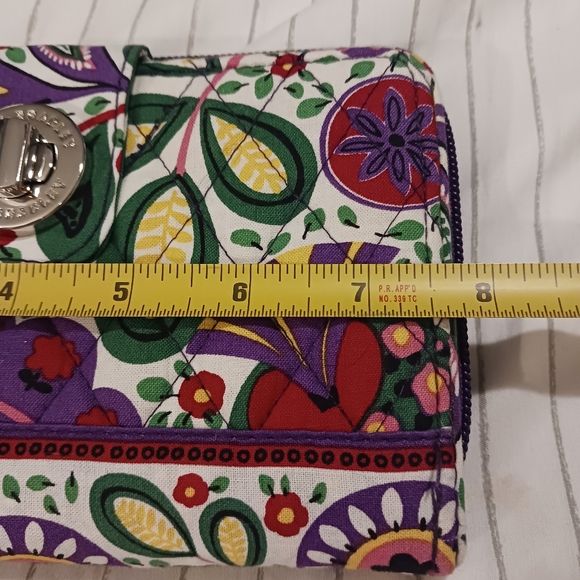 NWOT! VERA BRADLEY OVERSIZED WALLET - Picture 11 of 12